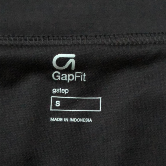 Gap fit athletic shorts - Picture 2 of 3